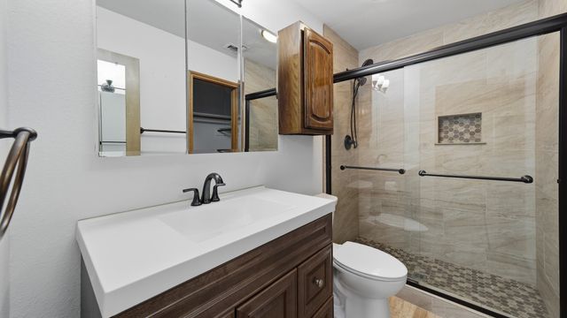 1406 S Elm Street, Weatherford, TX 76086