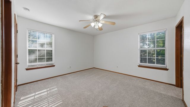 1406 S Elm Street, Weatherford, TX 76086