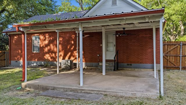 1406 S Elm Street, Weatherford, TX 76086