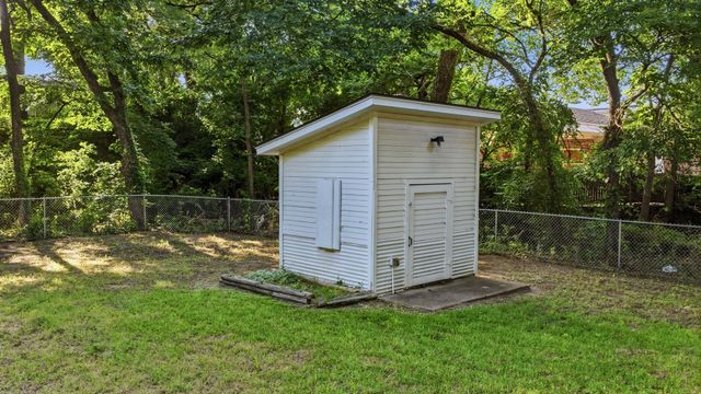 1406 S Elm Street, Weatherford, TX 76086