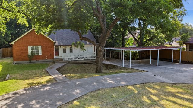 1406 S Elm Street, Weatherford, TX 76086