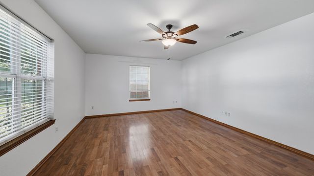 1406 S Elm Street, Weatherford, TX 76086