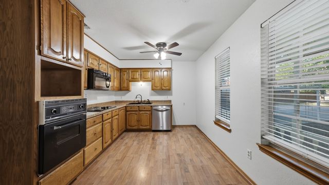 1406 S Elm Street, Weatherford, TX 76086