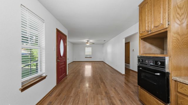 1406 S Elm Street, Weatherford, TX 76086