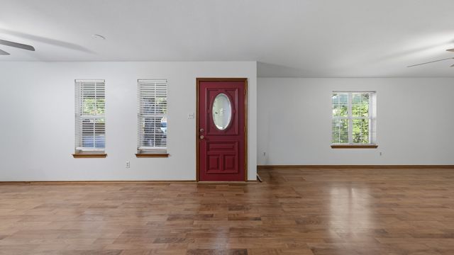 1406 S Elm Street, Weatherford, TX 76086