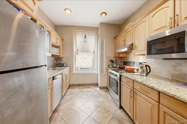 1825 Andrews Avenue S, Bronx, NY 10453