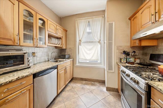 1825 Andrews Avenue S, Bronx, NY 10453