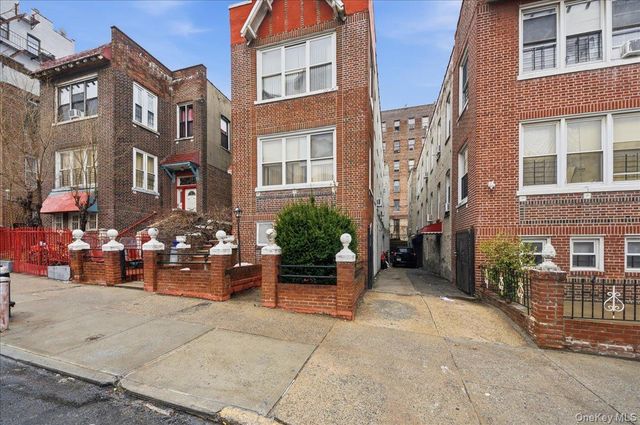 1825 Andrews Avenue S, Bronx, NY 10453