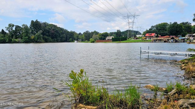 133 Cedar Crest Lane, Friendsville, TN 37737