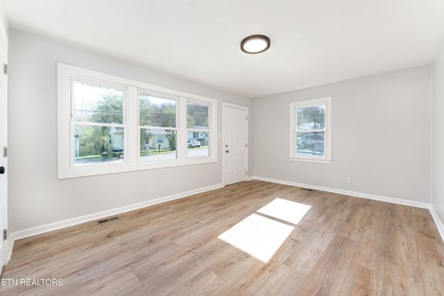 2609 Waverly St St, Knoxville, TN 37921