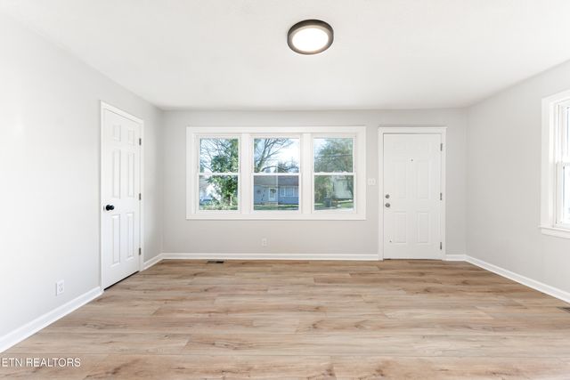 2609 Waverly St St, Knoxville, TN 37921