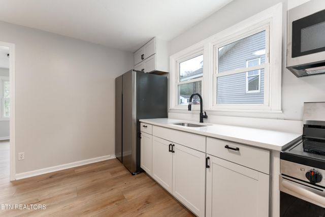 2609 Waverly St St, Knoxville, TN 37921