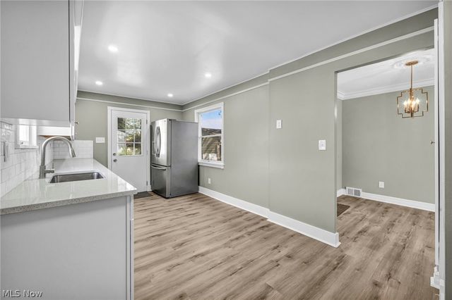 7198 Greenleaf Avenue, Parma, OH 44130