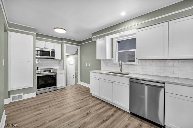 7198 Greenleaf Avenue, Parma, OH 44130