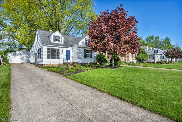 7198 Greenleaf Avenue, Parma, OH 44130