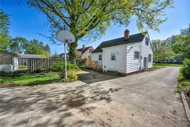 7198 Greenleaf Avenue, Parma, OH 44130