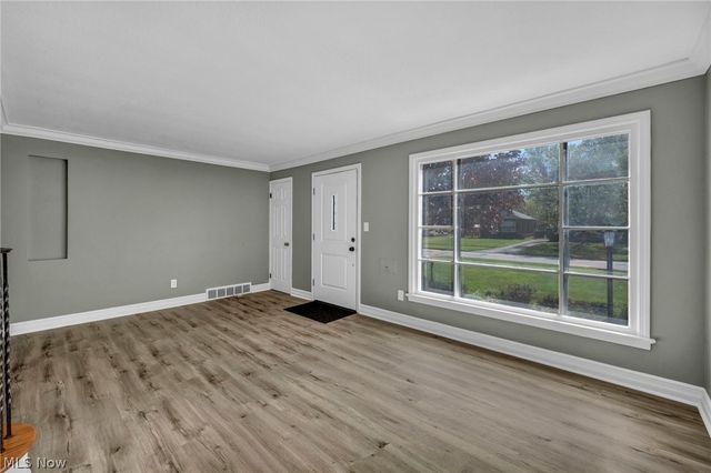 7198 Greenleaf Avenue, Parma, OH 44130