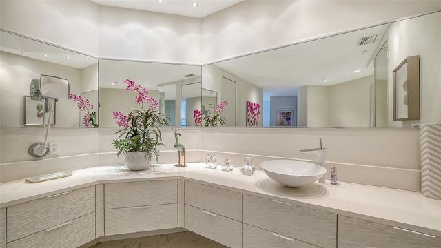 415 L AMBIANCE DRIVE A301, Longboat Key, FL 34228