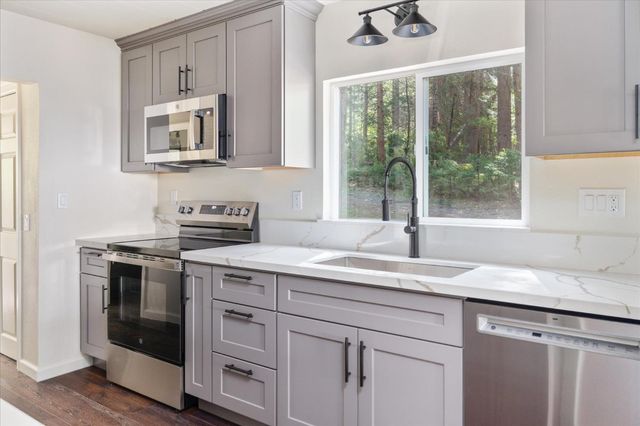 1290 Aspen St, Arnold, CA 95223