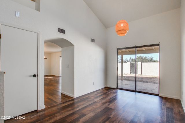 8157 N Streamside Avenue, Tucson, AZ 85741