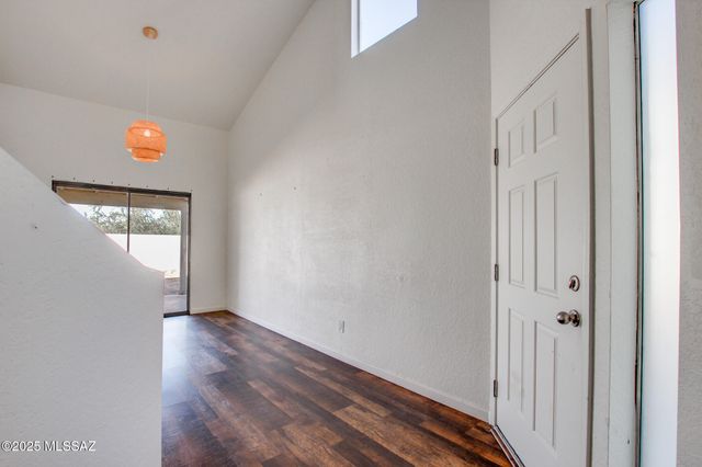 8157 N Streamside Avenue, Tucson, AZ 85741