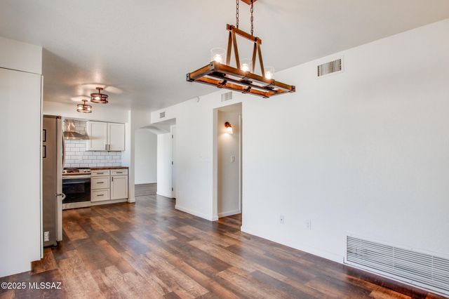 8157 N Streamside Avenue, Tucson, AZ 85741