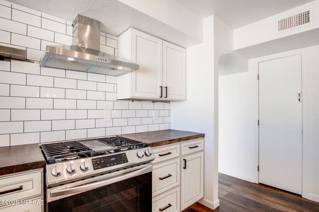 8157 N Streamside Avenue, Tucson, AZ 85741