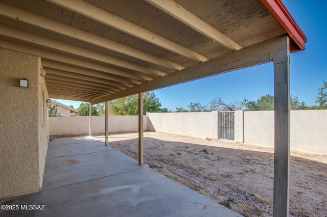 8157 N Streamside Avenue, Tucson, AZ 85741