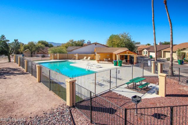 8157 N Streamside Avenue, Tucson, AZ 85741
