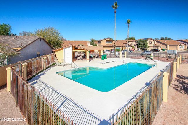 8157 N Streamside Avenue, Tucson, AZ 85741