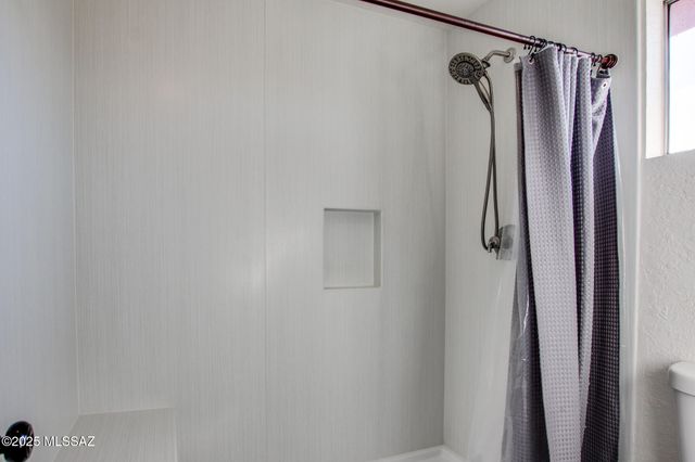 8157 N Streamside Avenue, Tucson, AZ 85741