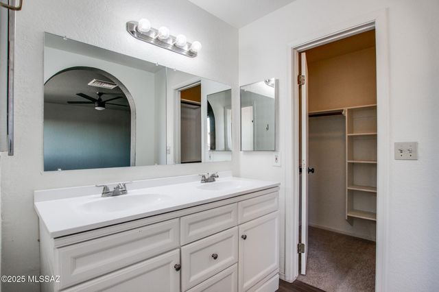 8157 N Streamside Avenue, Tucson, AZ 85741