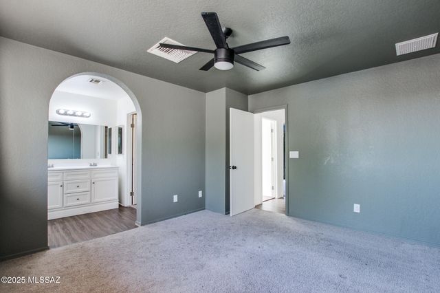 8157 N Streamside Avenue, Tucson, AZ 85741