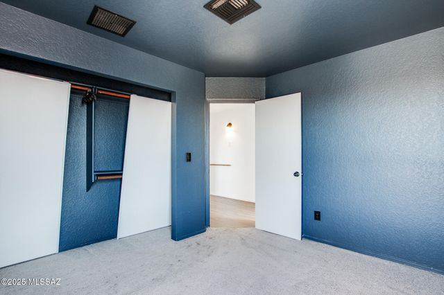 8157 N Streamside Avenue, Tucson, AZ 85741