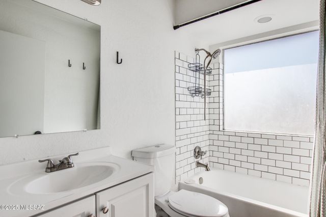 8157 N Streamside Avenue, Tucson, AZ 85741