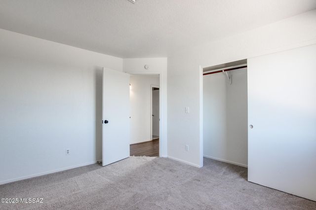 8157 N Streamside Avenue, Tucson, AZ 85741