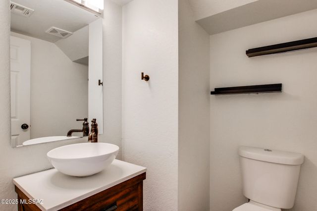 8157 N Streamside Avenue, Tucson, AZ 85741