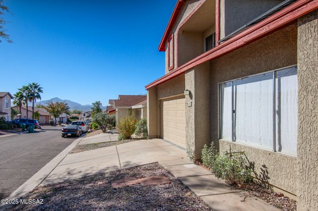 8157 N Streamside Avenue, Tucson, AZ 85741