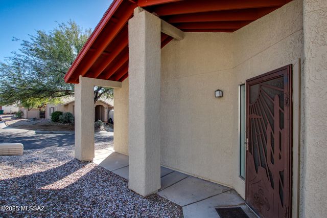8157 N Streamside Avenue, Tucson, AZ 85741