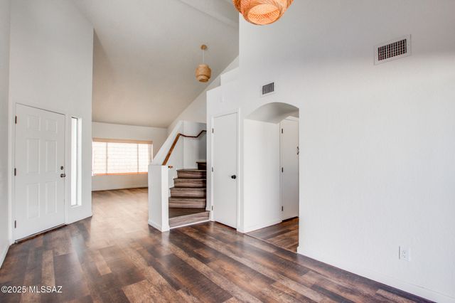 8157 N Streamside Avenue, Tucson, AZ 85741