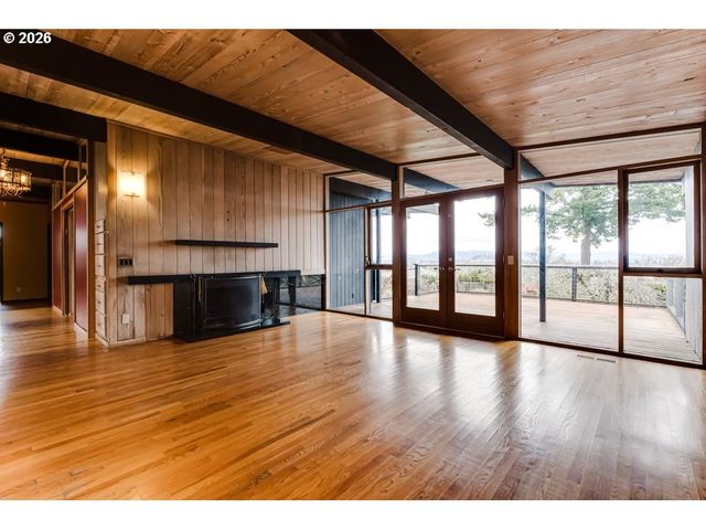 2055 BROADVIEW St, Eugene, OR 97405