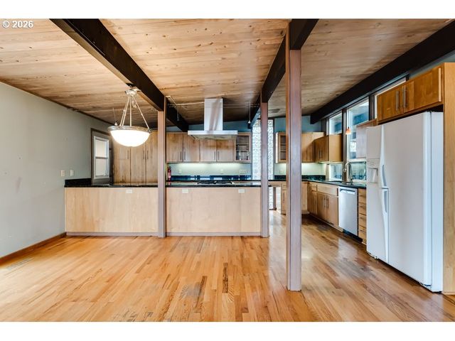 2055 BROADVIEW St, Eugene, OR 97405