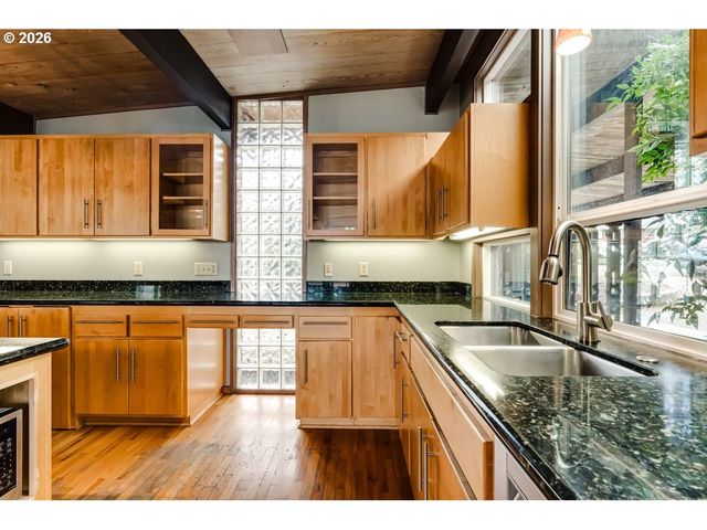 2055 BROADVIEW St, Eugene, OR 97405