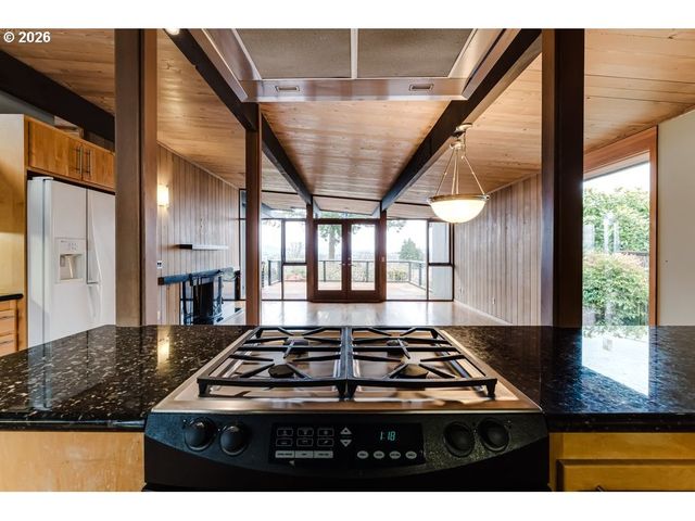 2055 BROADVIEW St, Eugene, OR 97405