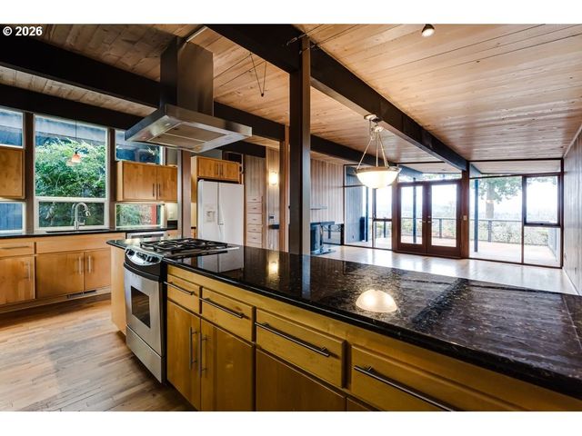 2055 BROADVIEW St, Eugene, OR 97405