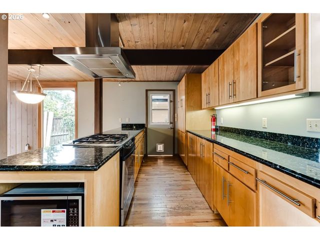 2055 BROADVIEW St, Eugene, OR 97405