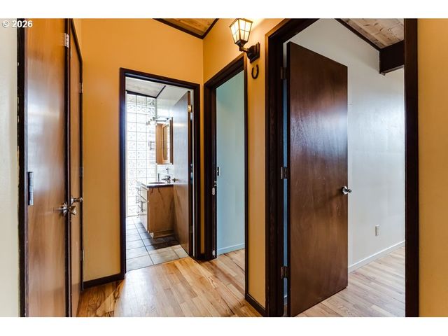 2055 BROADVIEW St, Eugene, OR 97405