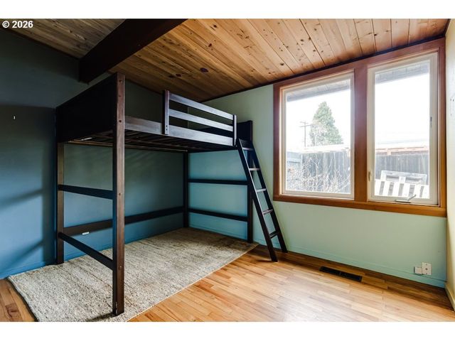 2055 BROADVIEW St, Eugene, OR 97405