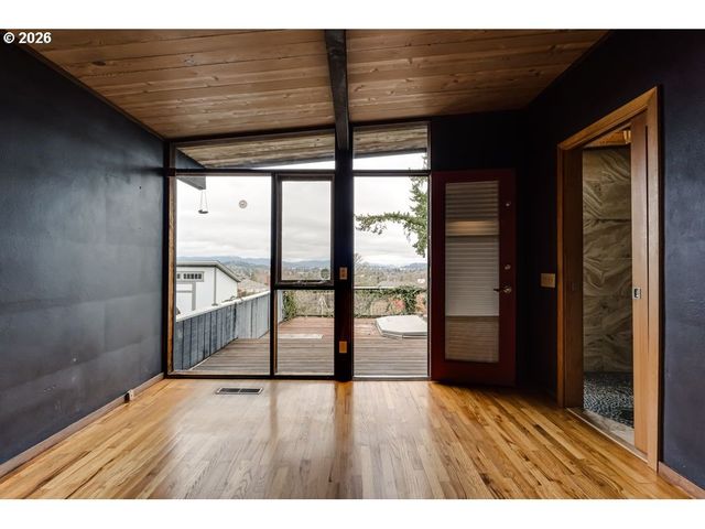 2055 BROADVIEW St, Eugene, OR 97405