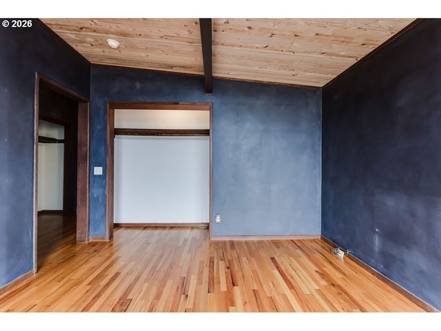 2055 BROADVIEW St, Eugene, OR 97405